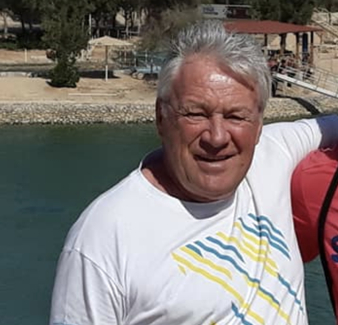 Cvičil na oboch ušiach